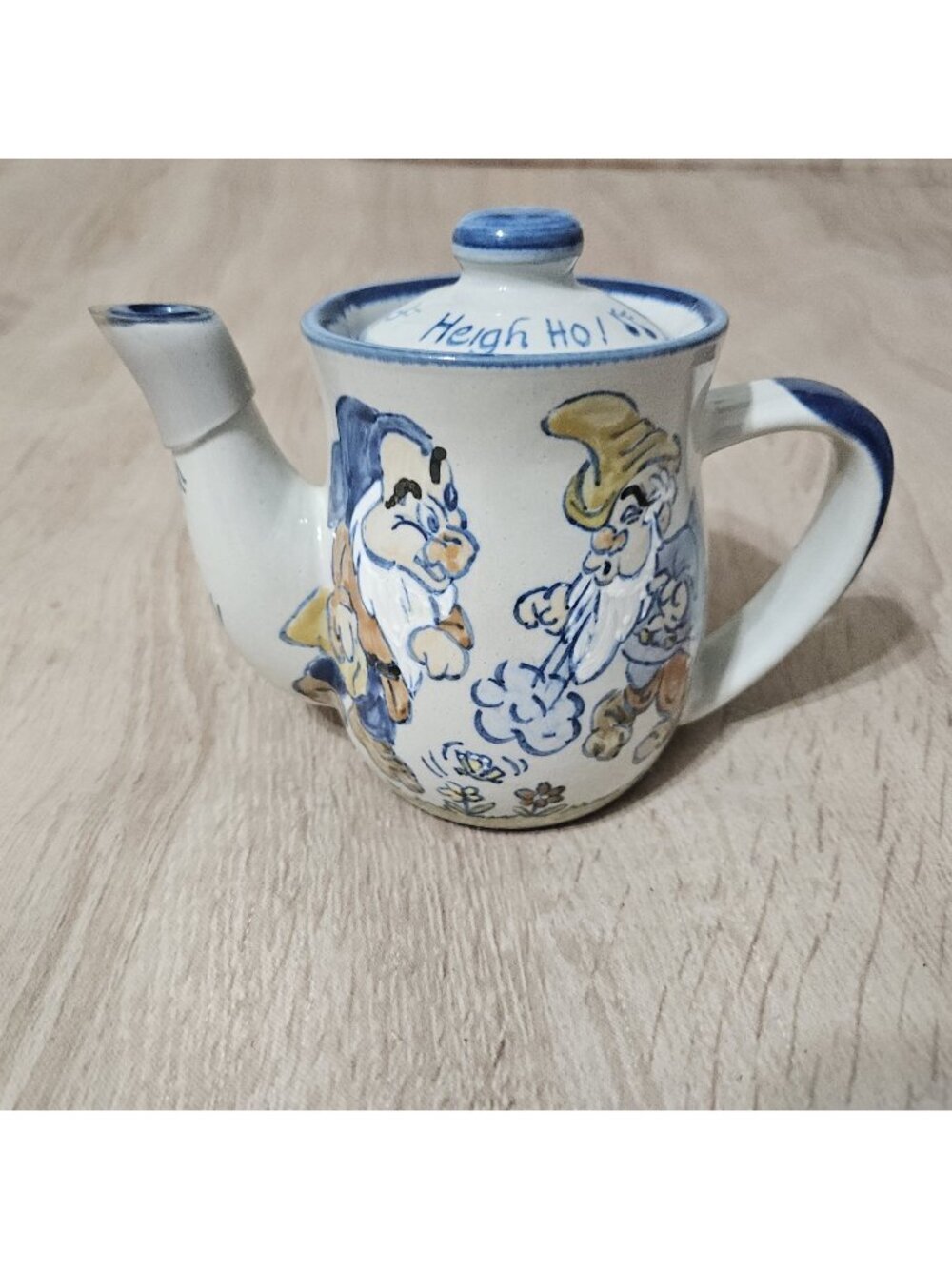 Louisville Stoneware Kentucky Disney Snow White & The Seven Dwarfs Small Teapot